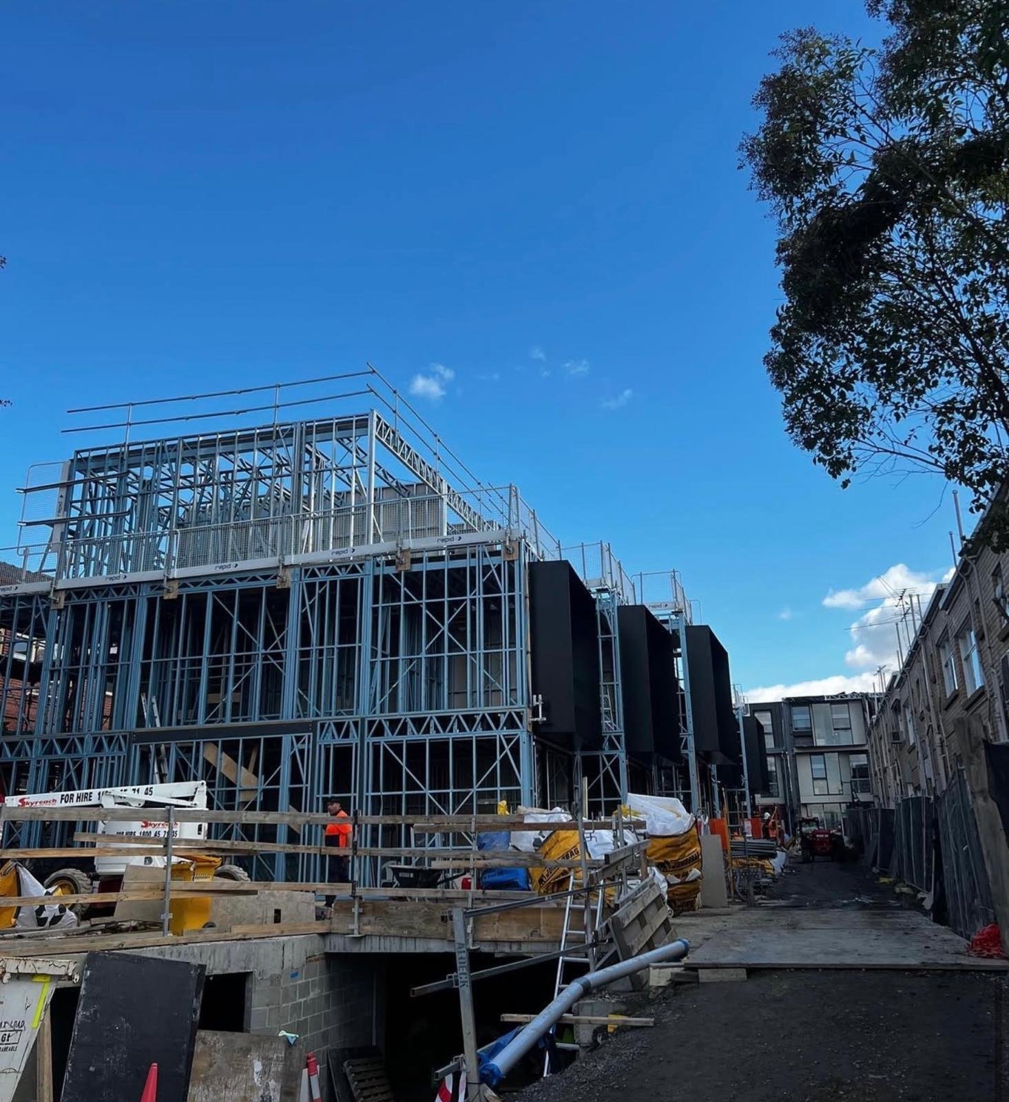 Multi-storey steel frame on an inner-suburban apartment development in Melbourne